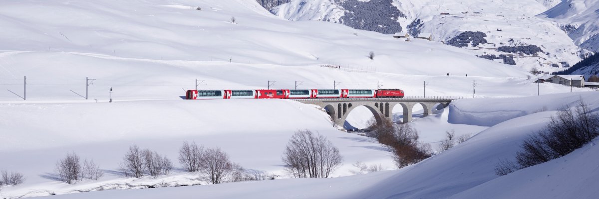 Glacier Express auf dem Oberalppass